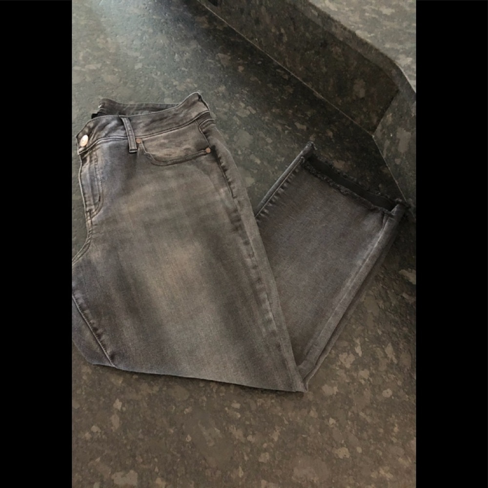 New Directions Cropped Bootcut Frayed Hem Jeans